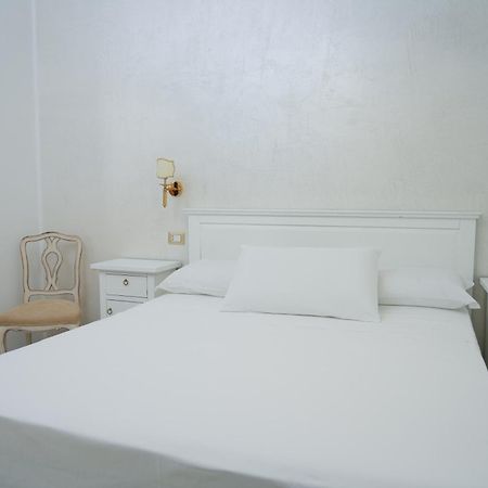 Hotel La Casa In Centro à Salernes Extérieur photo