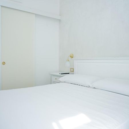 Hotel La Casa In Centro à Salernes Extérieur photo