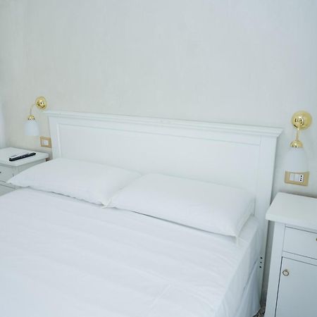Hotel La Casa In Centro à Salernes Extérieur photo