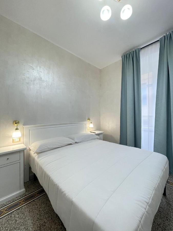 Hotel La Casa In Centro à Salernes Extérieur photo