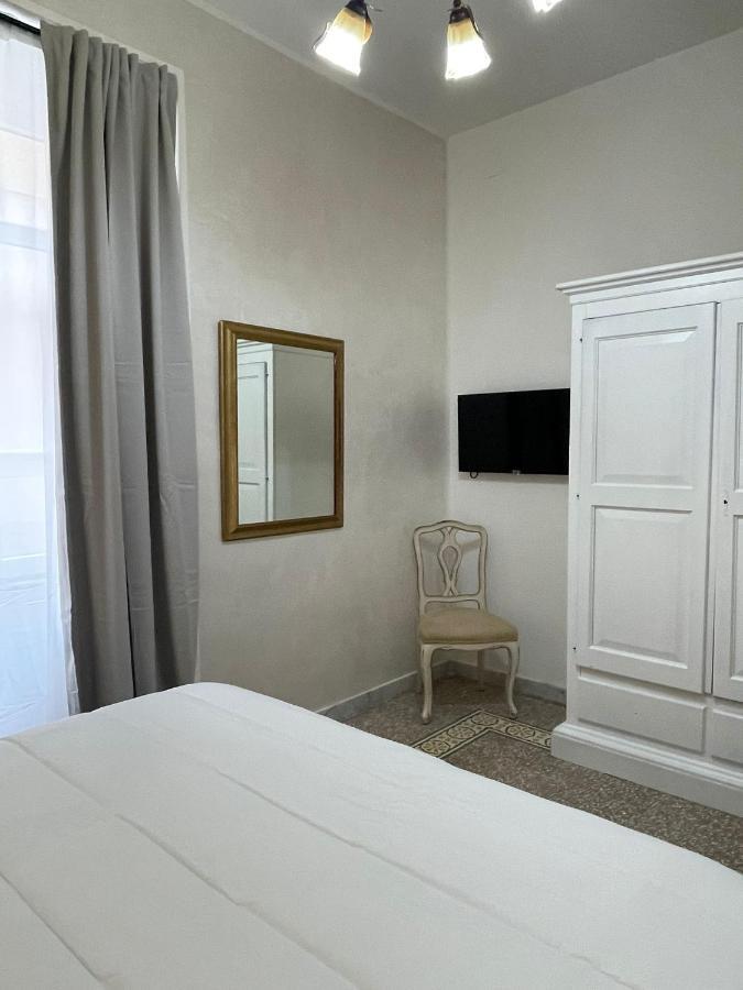 Hotel La Casa In Centro à Salernes Extérieur photo