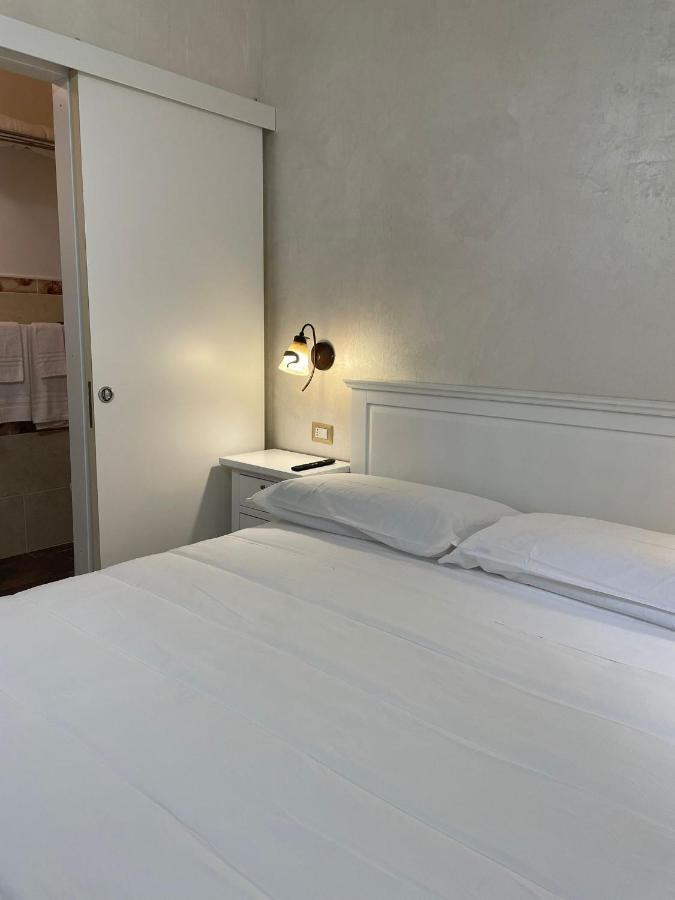 Hotel La Casa In Centro à Salernes Extérieur photo