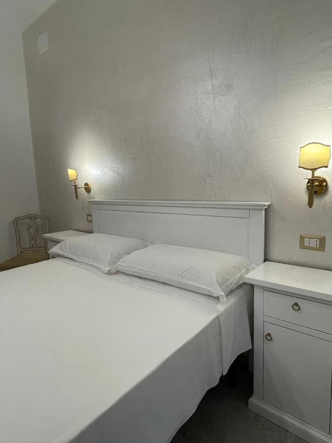Hotel La Casa In Centro à Salernes Extérieur photo