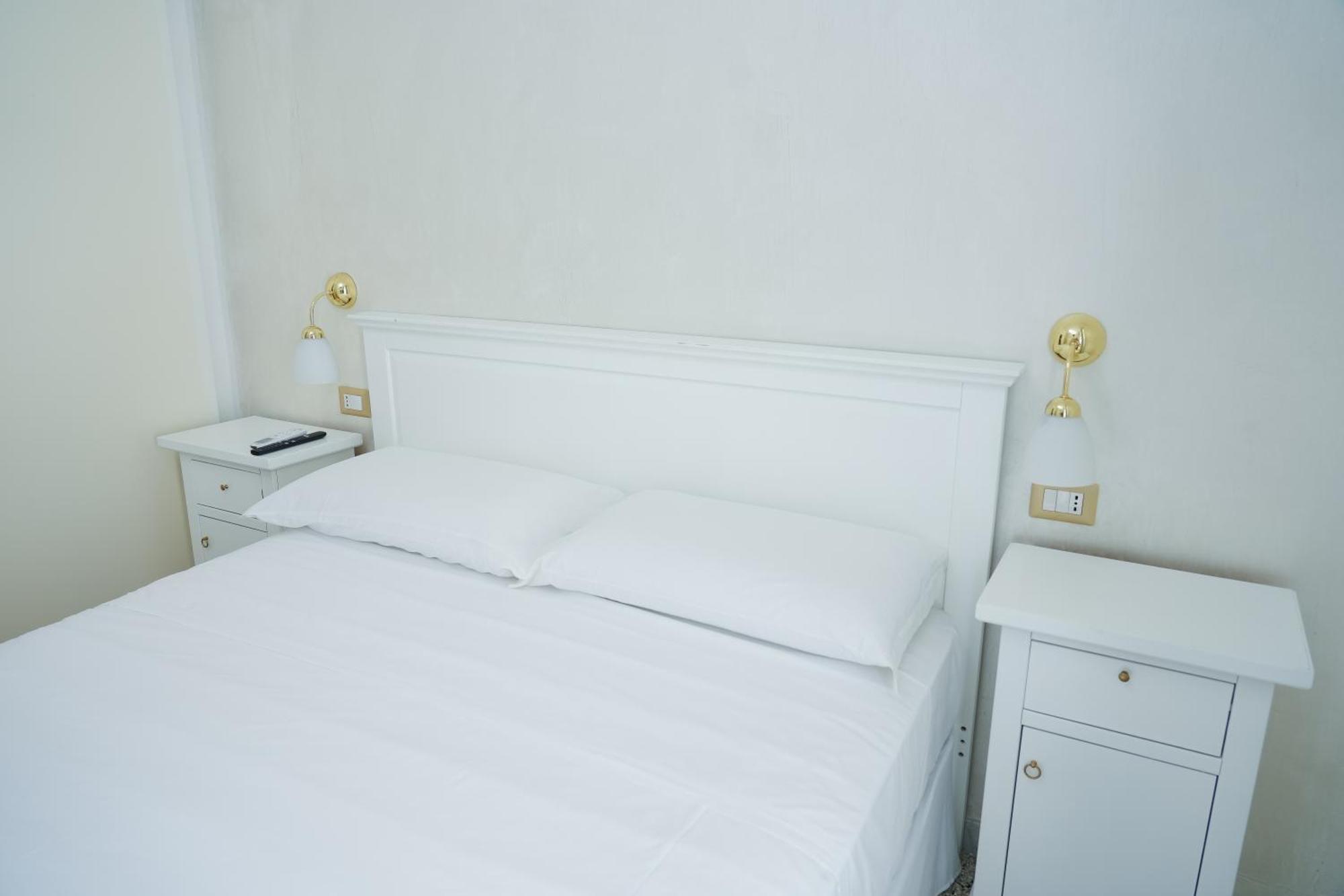 Hotel La Casa In Centro à Salernes Extérieur photo